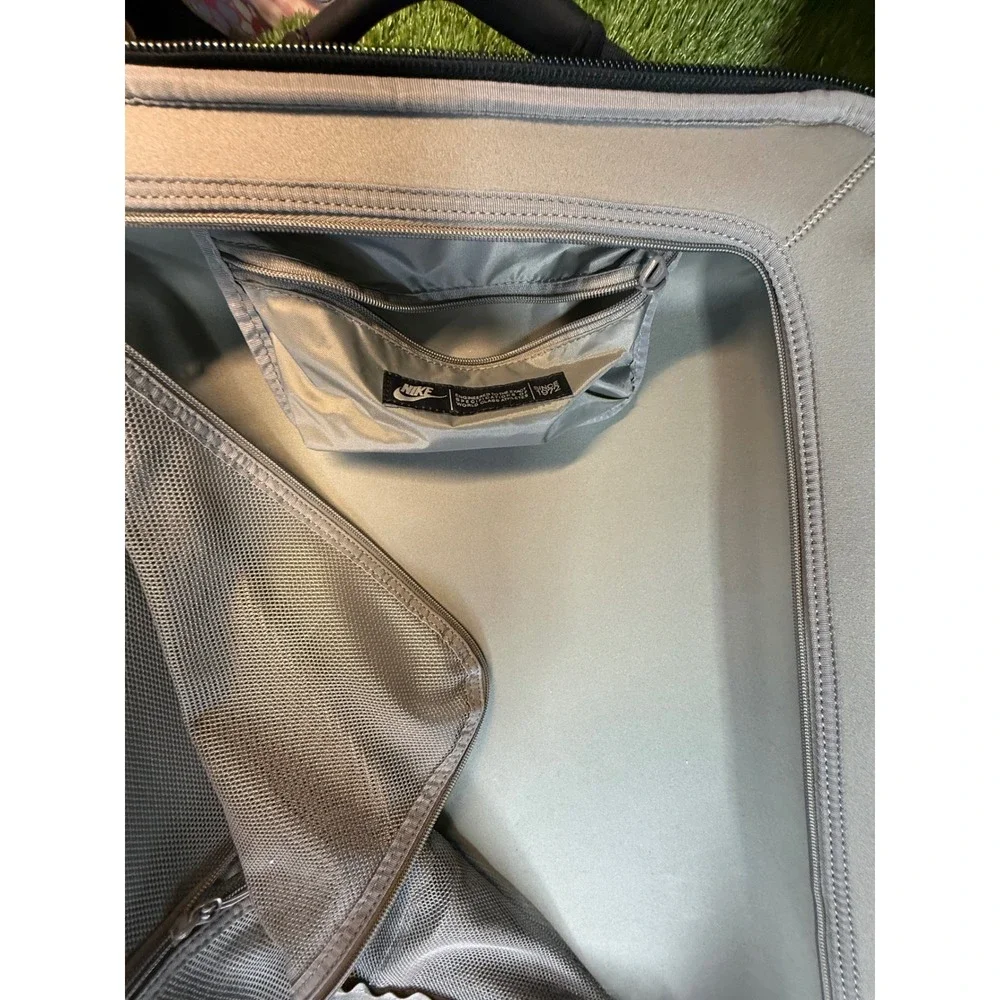 Nike‎ FIFTYONE49 Cabin Roller Bag Wheeled Suitcase Luggage Black 26